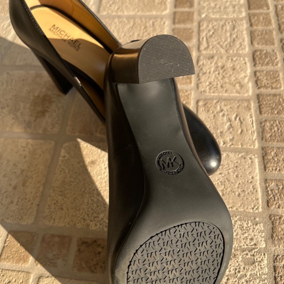 Michael Kors, black leather pumps, size 7.5 - Picture 3 of 3